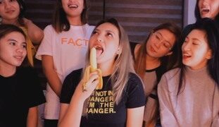 Pinay YouTuber Paano Kumain ng Saging_ Lakas ng Trip!
