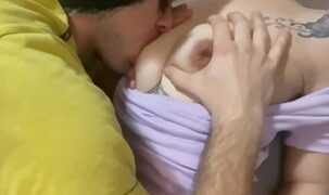 Sipsip sabay himas sa kabilang utong